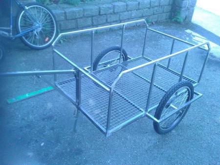 remorque a main et vélo